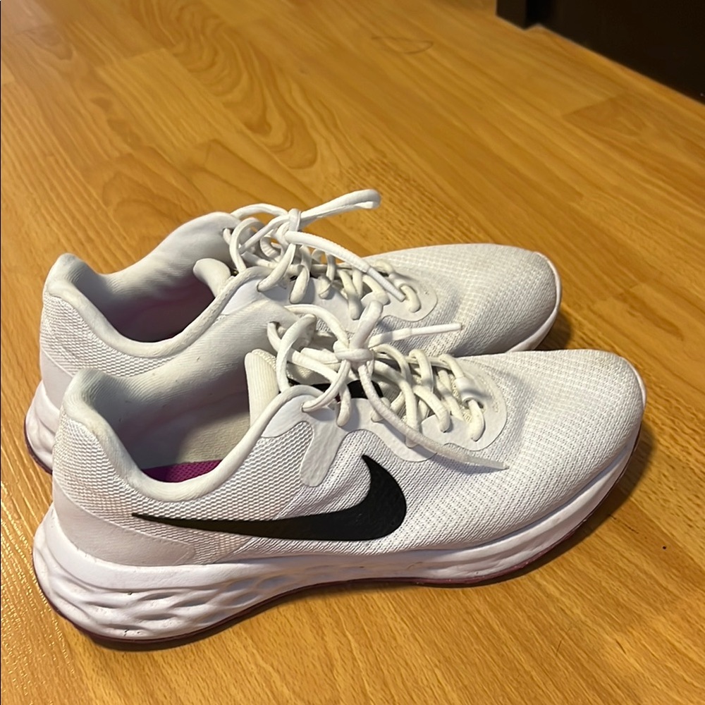 Nike Revolution 6
